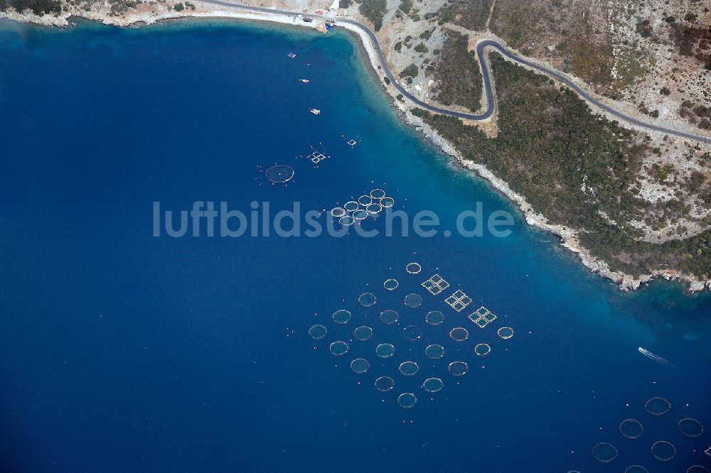 Marmari von oben - Fischzuchtanlagen vor der Insel Evia in Grichenland