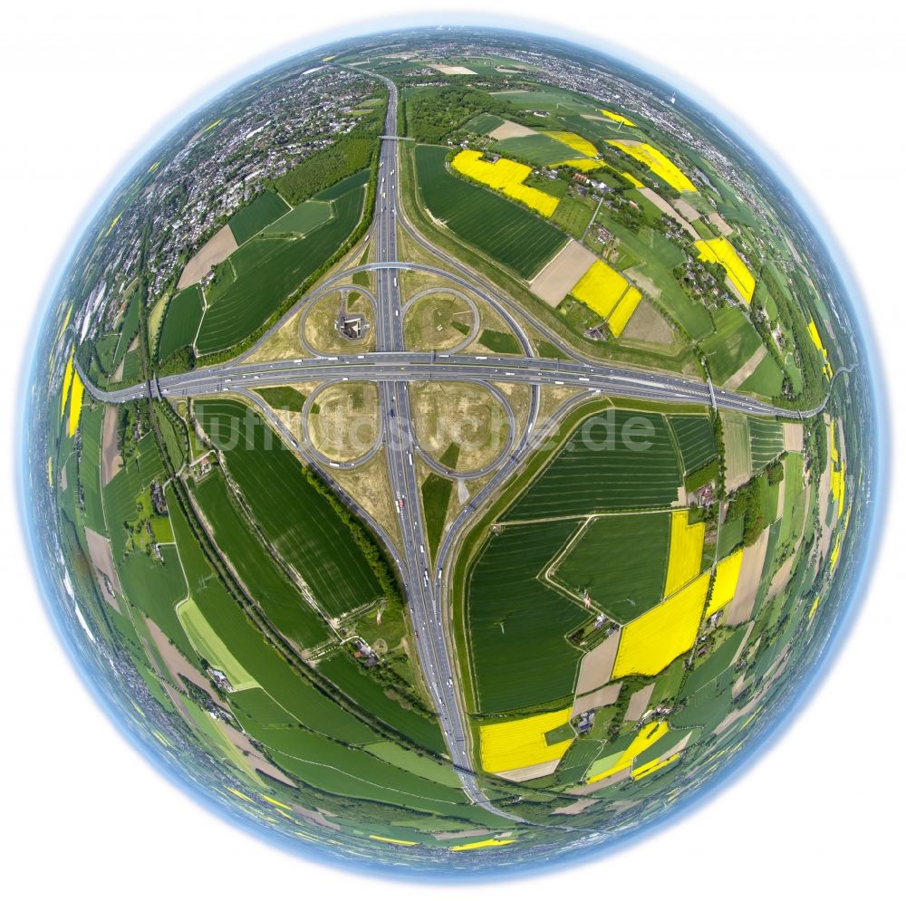 Luftbild Kamen - Fish Eye - Blick auf das Autobahnkreuz der Bundes- Autobahn BAB A2 A1 E35 E37 am Kamener Kreuz im Nordosten des Ruhrgebietes bei Kamen in Nordrhein-Westfalen