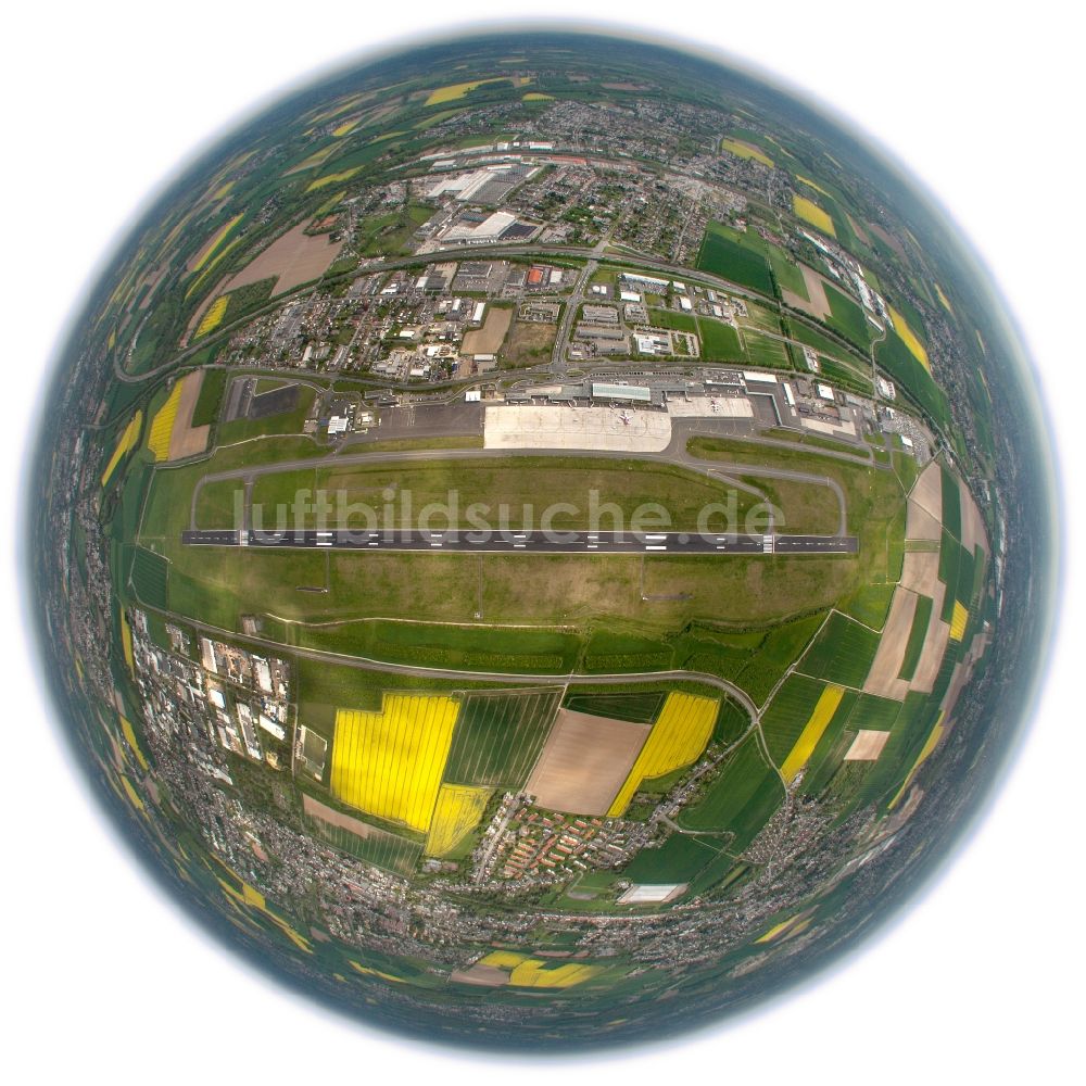 Dortmund aus der Vogelperspektive: Fish- Eye Blick der Start- und Landabahn des Flughafen Dortmund Wickede in Nordrhein-Westfalen