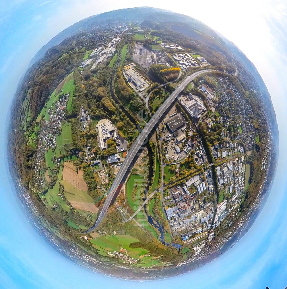 Hagen aus der Vogelperspektive: Fish Eye- Perspektive Autobahn- Brückenbauwerk Lennetalbrücke der BAB A 45 in Hagen im Bundesland Nordrhein-Westfalen, Deutschland