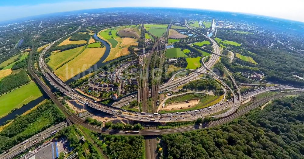 Duisburg aus der Vogelperspektive: Fish Eye- Perspektive Autobahnkreuz der BAB A 3 Kaiserberg in Duisburg im Bundesland Nordrhein-Westfalen, Deutschland