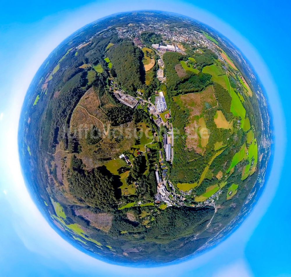 Luftaufnahme Hasperbach - Fish Eye- Perspektive Dorf - Ansicht am Rande von Waldgebieten in Hasperbach im Bundesland Nordrhein-Westfalen, Deutschland