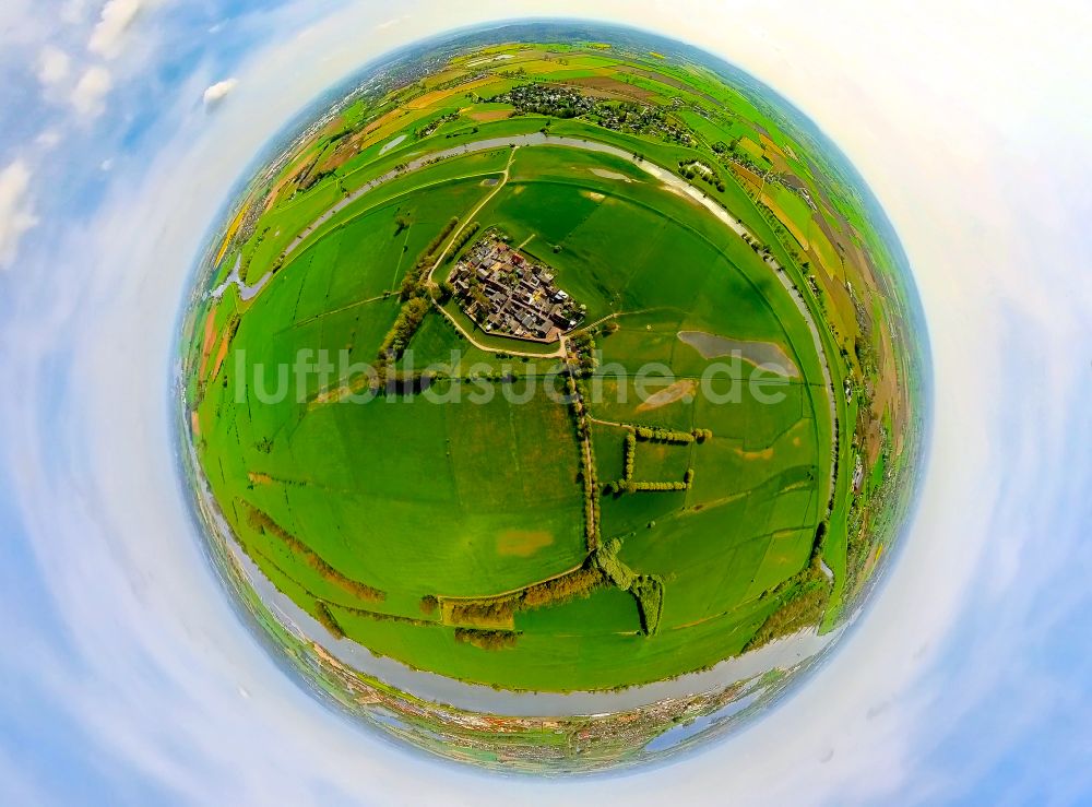 Luftaufnahme Schenkenschanz - Fish Eye- Perspektive Dorfkern am Feldrand in Schenkenschanz im Bundesland Nordrhein-Westfalen, Deutschland