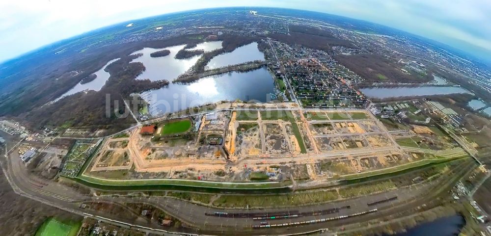 Duisburg von oben - Fish Eye- Perspektive Entwicklungsgebiet und Bauland für den Neubau des Quartier am Wasserturm in Duisburg im Bundesland Nordrhein-Westfalen, Deutschland