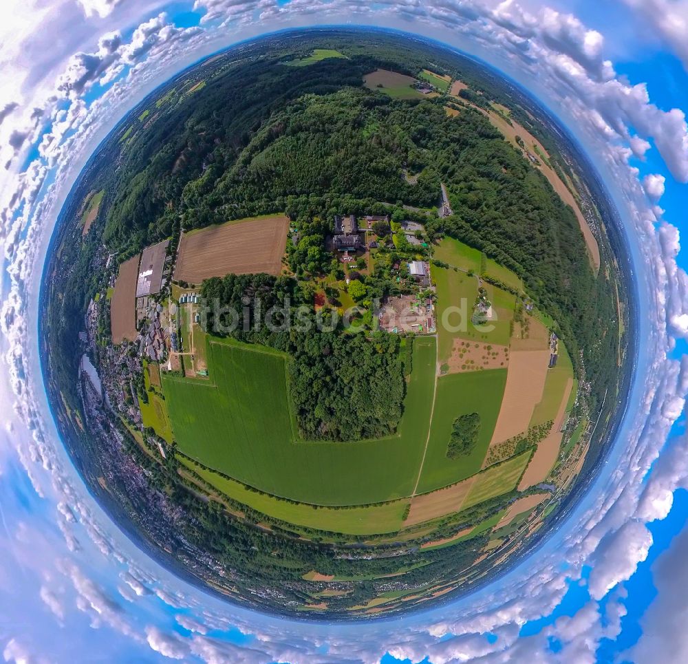 Essen aus der Vogelperspektive: Fish Eye- Perspektive Gebäude des Schlosshotel Hugenpoet an der August-Thyssen-Straße im Ortsteil Kettwig in Essen im Bundesland Nordrhein-Westfalen, Deutschland