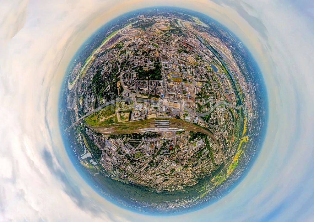 Duisburg aus der Vogelperspektive: Fish Eye- Perspektive Hauptbahnhof der Deutschen Bahn in Duisburg im Bundesland Nordrhein-Westfalen, Deutschland