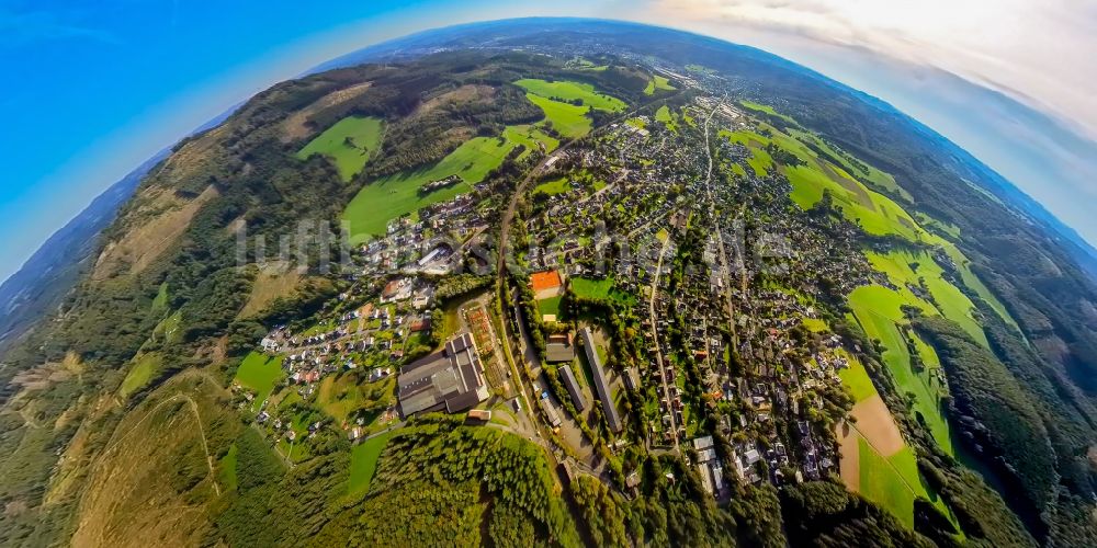 Littfeld aus der Vogelperspektive: Fish Eye- Perspektive Ortsansicht in Littfeld im Bundesland Nordrhein-Westfalen, Deutschland