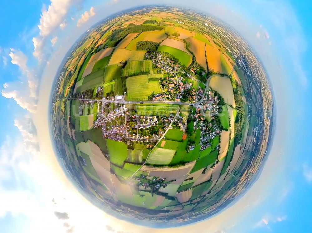 Luftbild Hilbeck - Fish Eye- Perspektive Ortsansicht am Rande von landwirtschaftlichen Feldern in Hilbeck im Bundesland Nordrhein-Westfalen, Deutschland