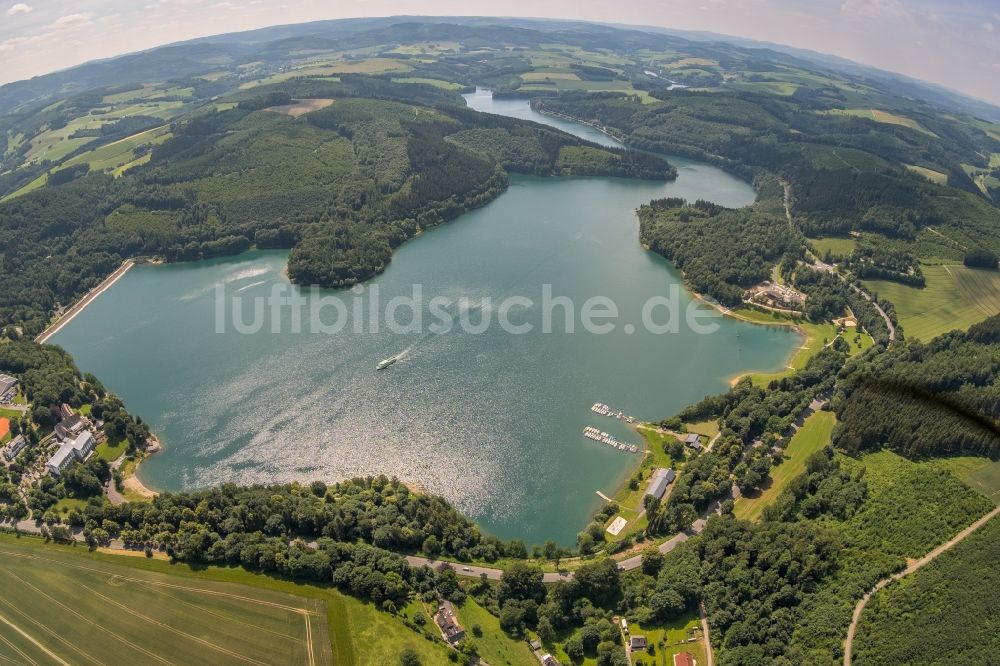 Luftbild Meschede - Fish Eye- Perspektive Uferbereiche des Sees Hennesee in Meschede im Bundesland Nordrhein-Westfalen, Deutschland