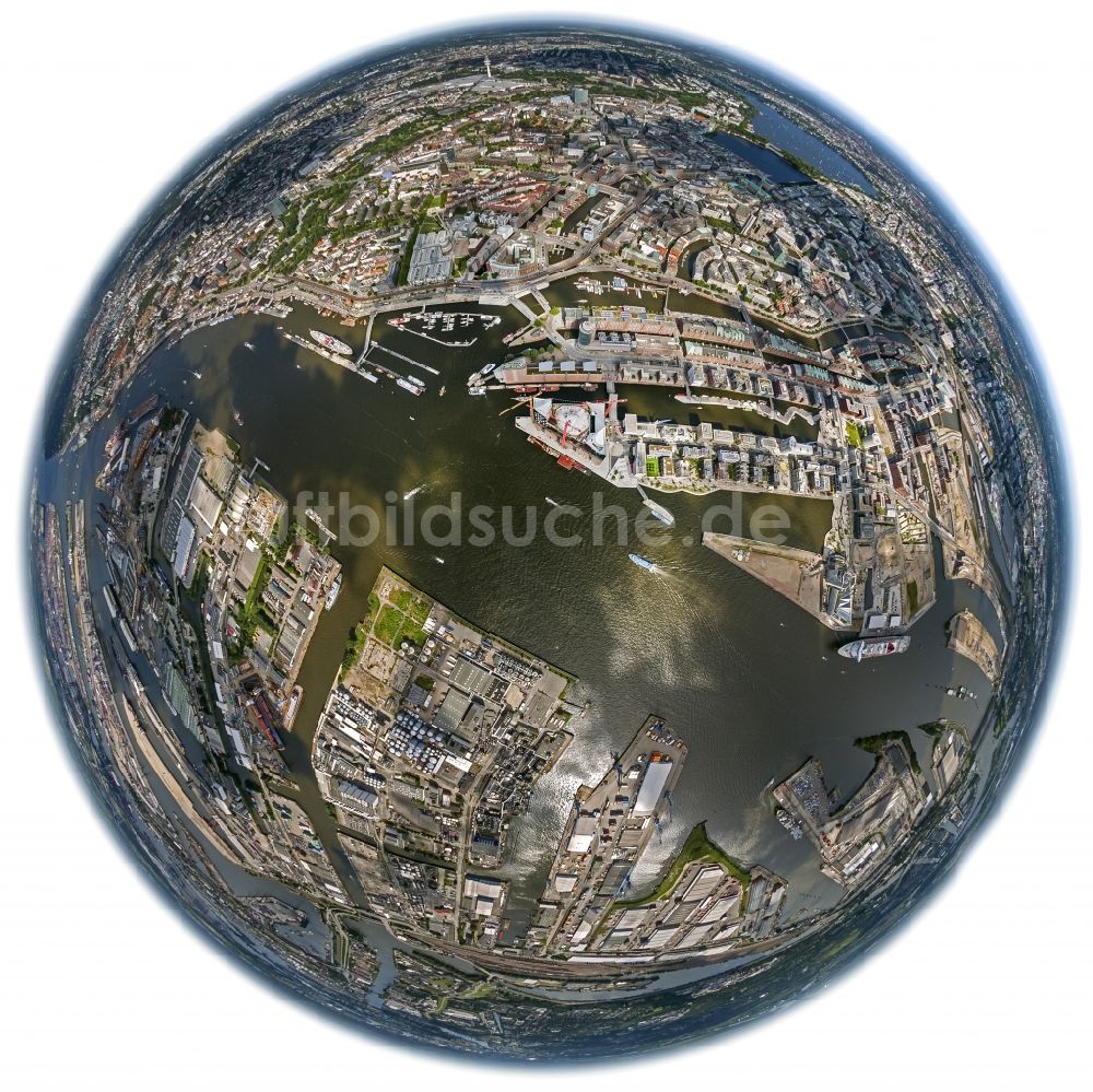 Hamburg aus der Vogelperspektive: Fish- Eye - Stadtansicht vom Hamburger Hafen und der HafenCity an der Altstadt in Hamburg