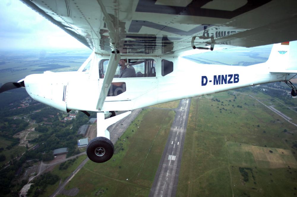 Werneuchen aus der Vogelperspektive: Fisheye-Perspektive auf das Ultraleichtflugzeug WT-01 der Agentur bei einem Flug in der Nähe des Flugplatzes Werneuchen