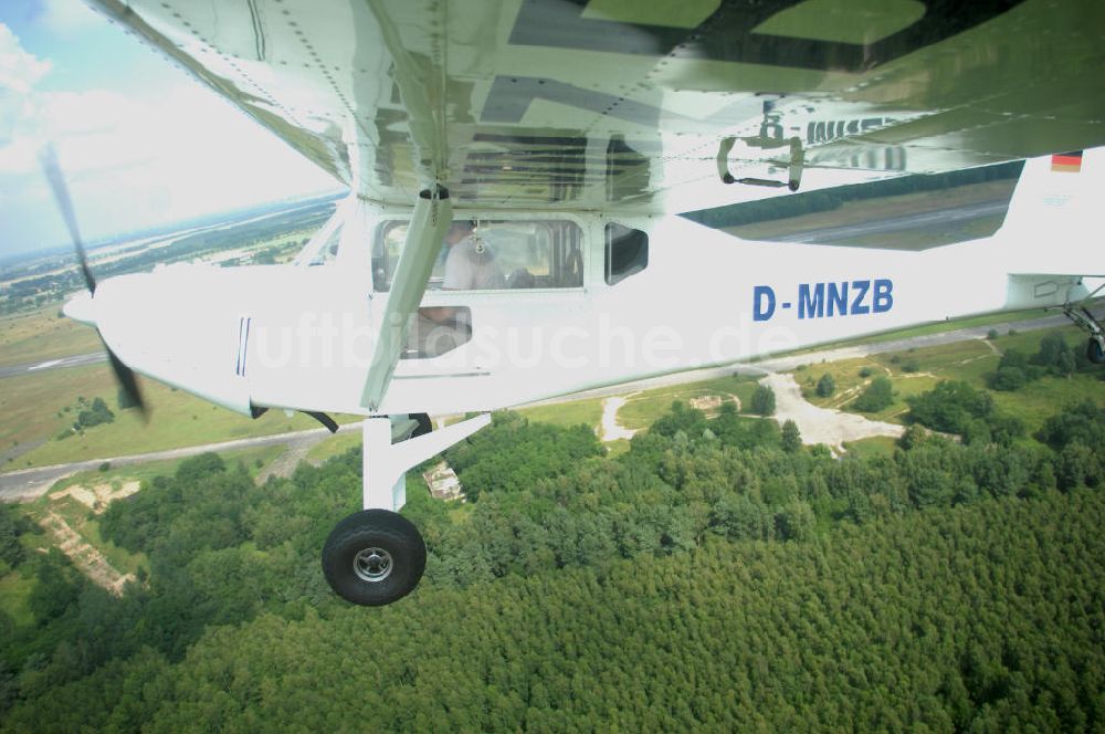 Luftbild Werneuchen - Fisheye-Perspektive auf das Ultraleichtflugzeug WT-01 der Agentur bei einem Flug in der Nähe des Flugplatzes Werneuchen