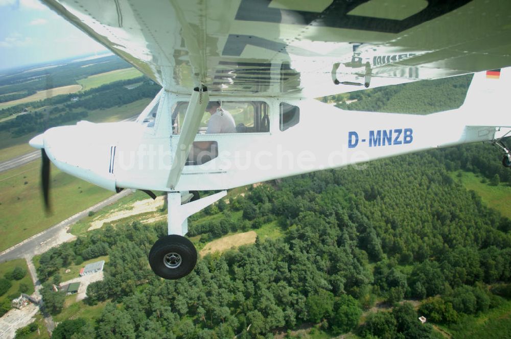 Luftaufnahme Werneuchen - Fisheye-Perspektive auf das Ultraleichtflugzeug WT-01 der Agentur bei einem Flug in der Nähe des Flugplatzes Werneuchen