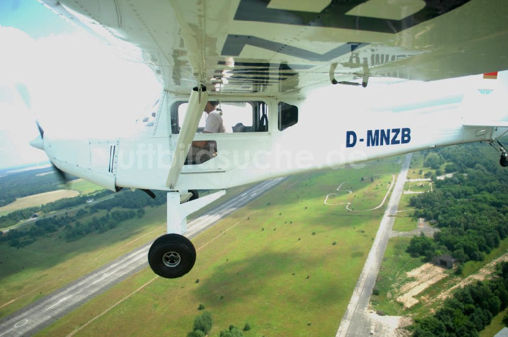 Werneuchen aus der Vogelperspektive: Fisheye-Perspektive auf das Ultraleichtflugzeug WT-01 der Agentur bei einem Flug in der Nähe des Flugplatzes Werneuchen