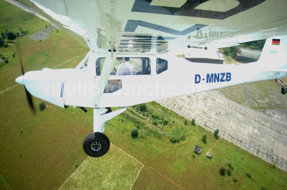 Werneuchen von oben - Fisheye-Perspektive auf das Ultraleichtflugzeug WT-01 der Agentur bei einem Flug in der Nähe des Flugplatzes Werneuchen