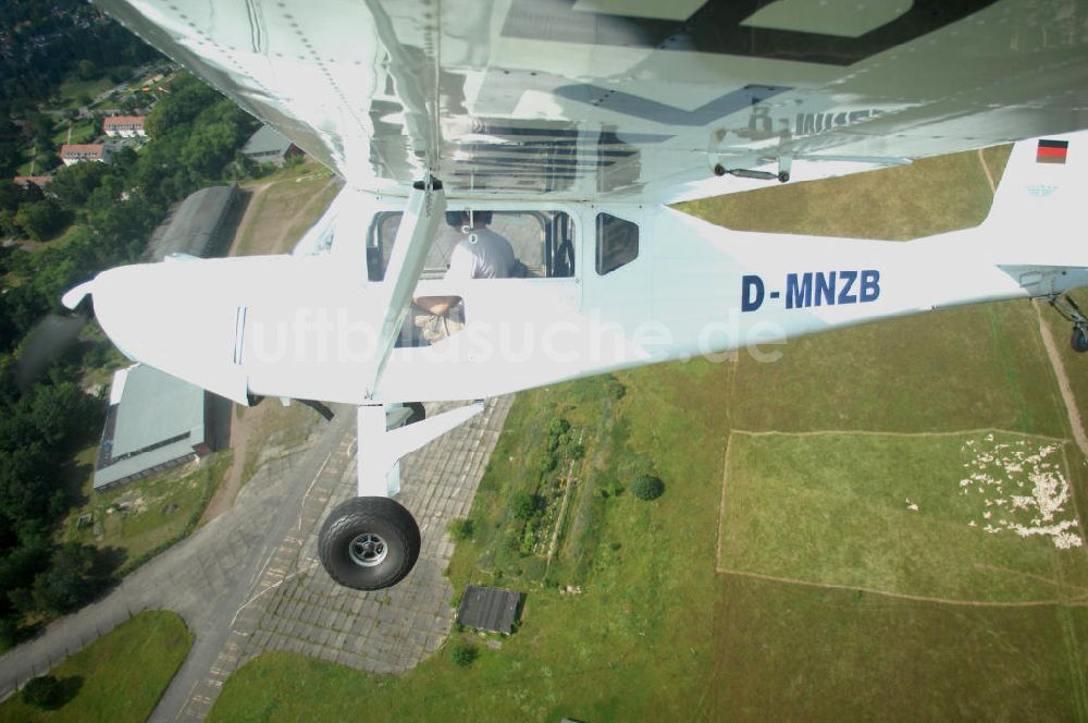 Luftbild Werneuchen - Fisheye-Perspektive auf das Ultraleichtflugzeug WT-01 der Agentur bei einem Flug in der Nähe des Flugplatzes Werneuchen