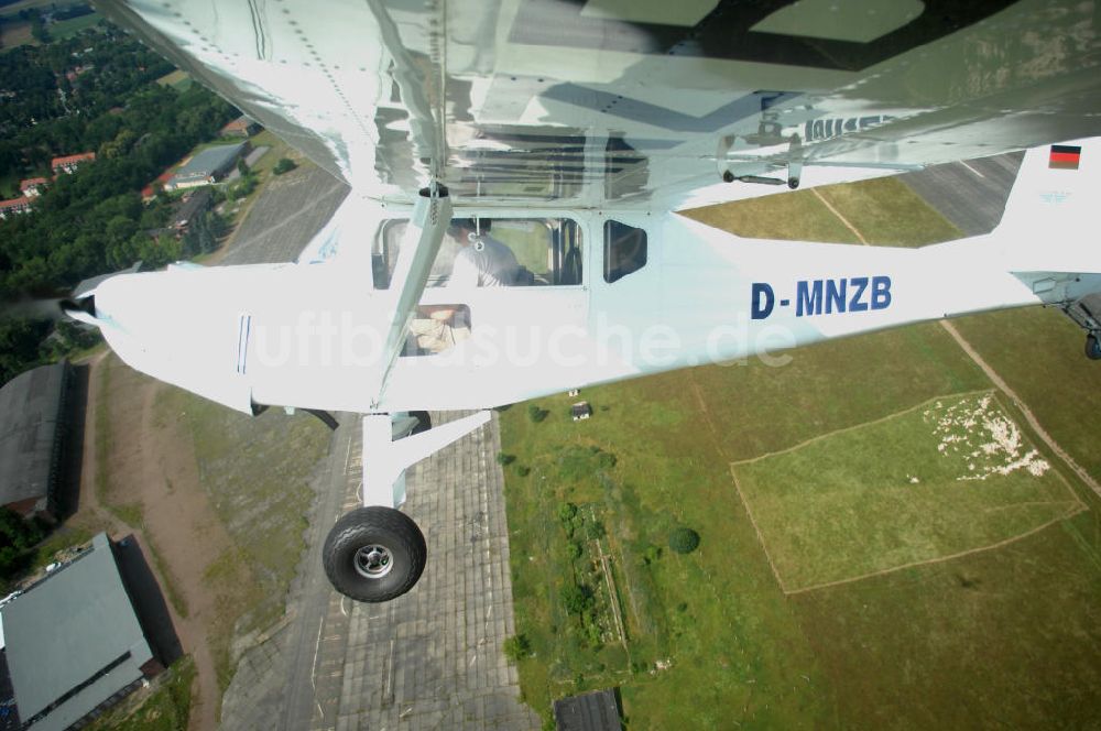 Luftaufnahme Werneuchen - Fisheye-Perspektive auf das Ultraleichtflugzeug WT-01 der Agentur bei einem Flug in der Nähe des Flugplatzes Werneuchen