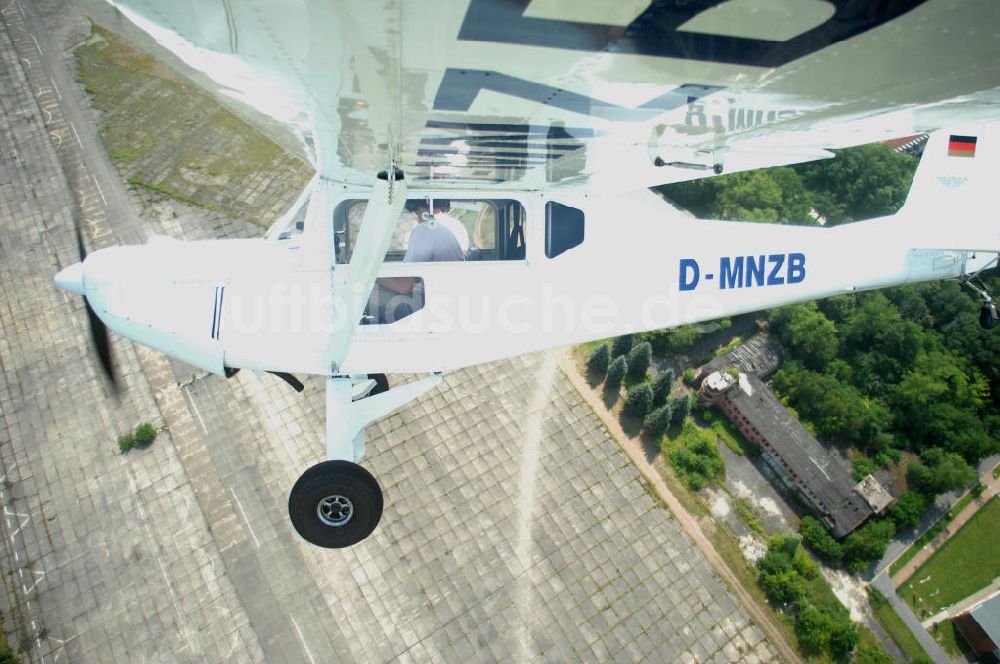 Werneuchen aus der Vogelperspektive: Fisheye-Perspektive auf das Ultraleichtflugzeug WT-01 der Agentur bei einem Flug in der Nähe des Flugplatzes Werneuchen