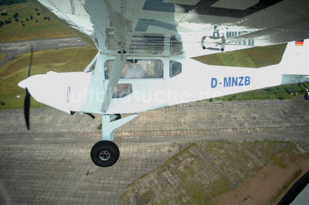 Luftbild Werneuchen - Fisheye-Perspektive auf das Ultraleichtflugzeug WT-01 der Agentur bei einem Flug in der Nähe des Flugplatzes Werneuchen