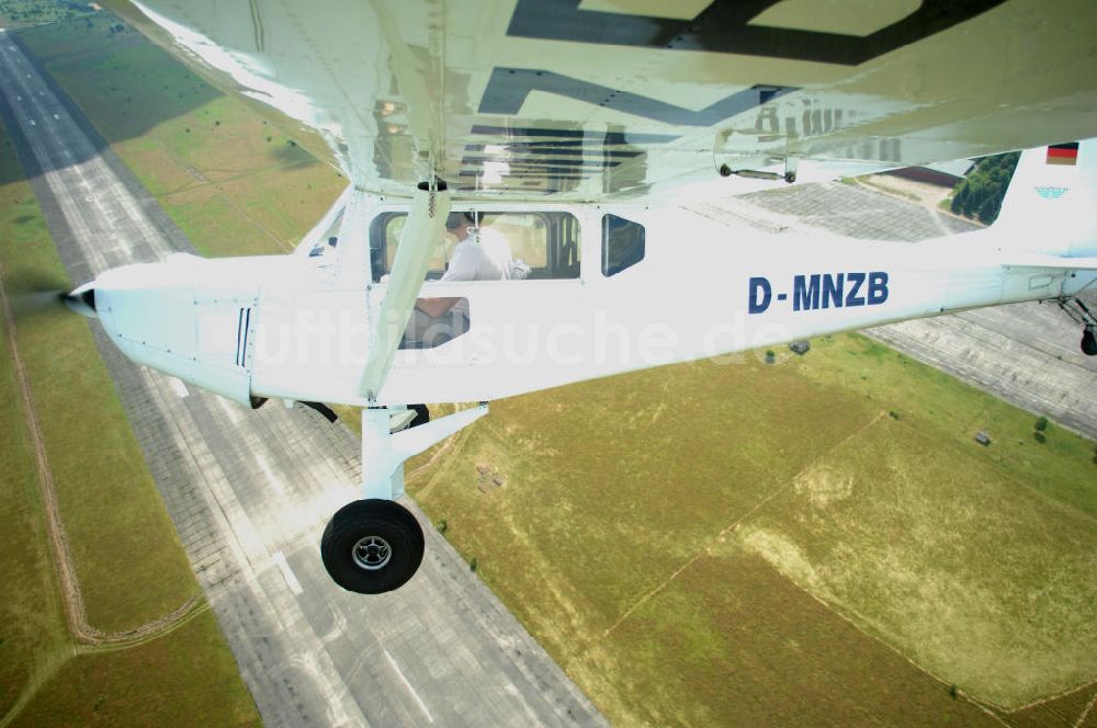 Luftbild Werneuchen - Fisheye-Perspektive auf das Ultraleichtflugzeug WT-01 der Agentur bei einem Flug in der Nähe des Flugplatzes Werneuchen