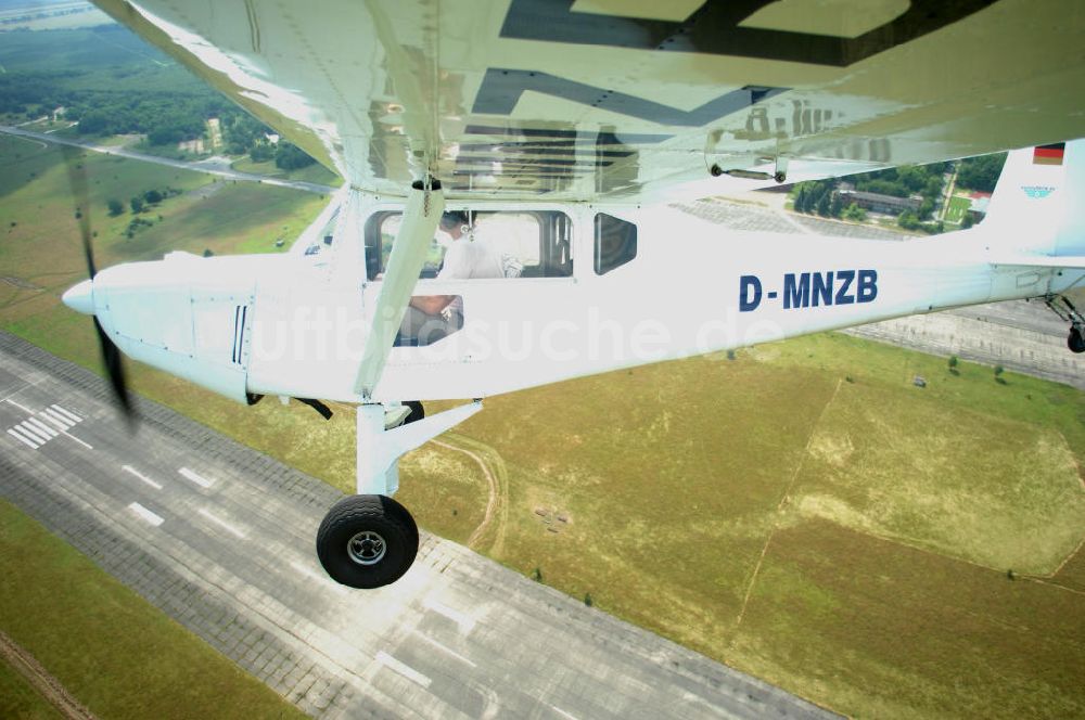 Luftaufnahme Werneuchen - Fisheye-Perspektive auf das Ultraleichtflugzeug WT-01 der Agentur bei einem Flug in der Nähe des Flugplatzes Werneuchen