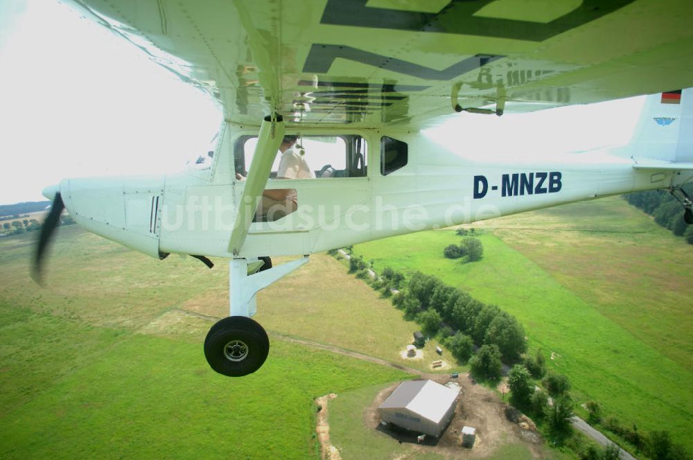 Werneuchen aus der Vogelperspektive: Fisheye-Perspektive auf das Ultraleichtflugzeug WT-01 der Agentur bei einem Flug in der Nähe des Flugplatzes Werneuchen