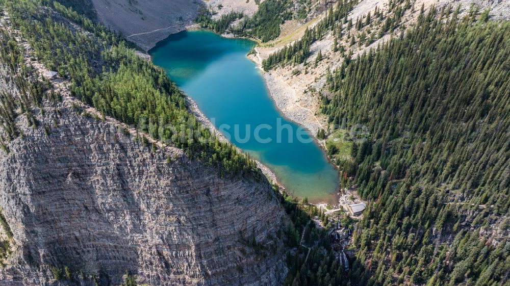 Lake Louise von oben - Fjord- und Berglandschaft Lake Agnes in Lake Louise in Alberta, Kanada