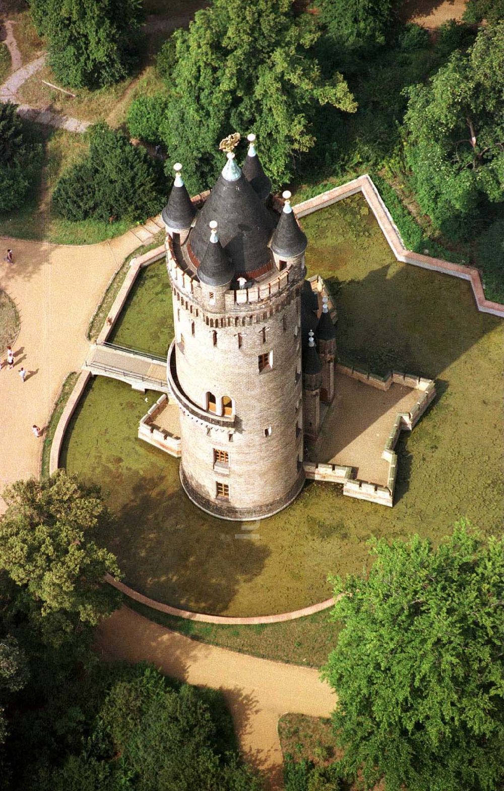 Potsdam von oben - Flatowturm im Babelsberger Park