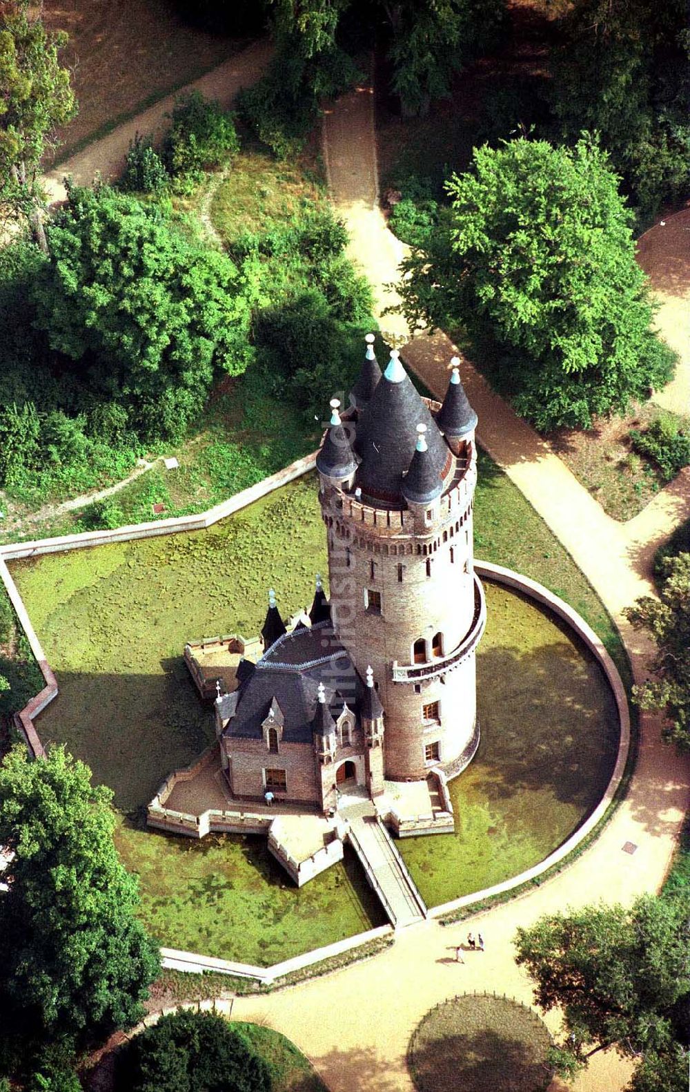 Luftaufnahme Potsdam - Flatowturm im Babelsberger Park in Potsdam.