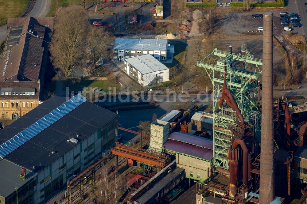 Hattingen von oben - Flüchtlingsheim- und Asylunterkunfts- Container- Gebäude an der Werksstraße gegenüber des LWL-Museums Heinrichshütte in Hattingen im Bundesland Nordrhein-Westfalen