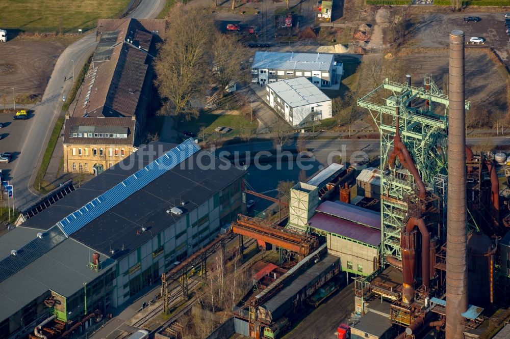 Hattingen aus der Vogelperspektive: Flüchtlingsheim- und Asylunterkunfts- Container- Gebäude an der Werksstraße gegenüber des LWL-Museums Heinrichshütte in Hattingen im Bundesland Nordrhein-Westfalen