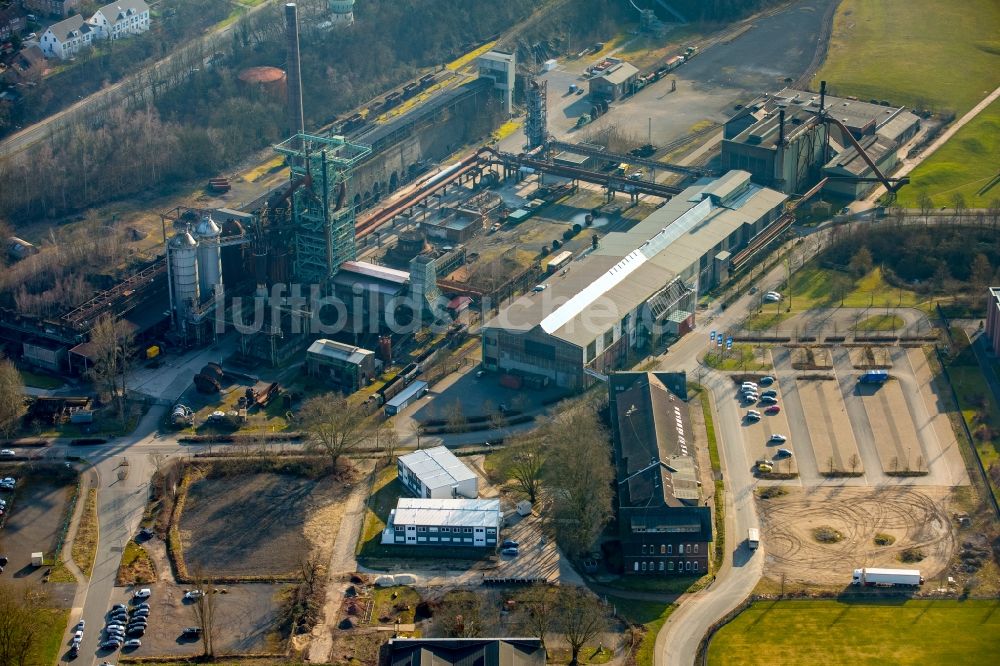 Hattingen von oben - Flüchtlingsheim- und Asylunterkunfts- Container- Gebäude an der Werksstraße im Industriegebiet Heinrichshütte in Hattingen im Bundesland Nordrhein-Westfalen