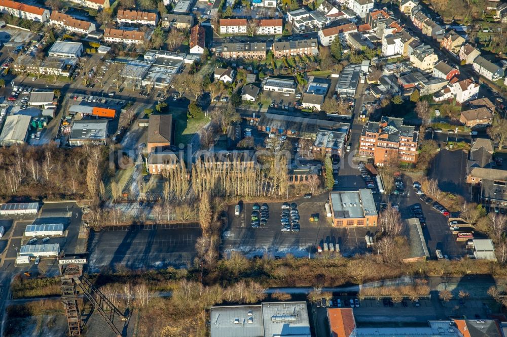 Bochum von oben - Flüchtlingsheim- und Asylunterkunfts- Container- Siedlung als Behelfsunterkunft auf dem Gelände der ehemaligen Zeche Holland im Ortsteil Wattenscheid in Bochum im Bundesland Nordrhein-Westfalen