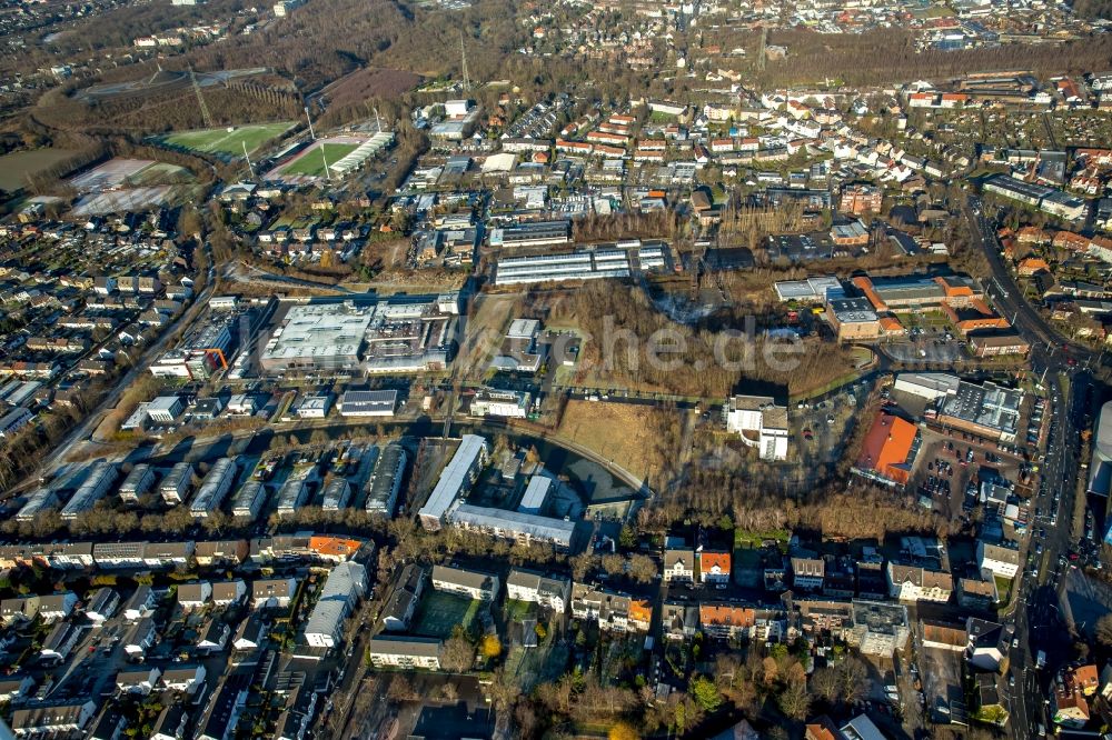 Luftbild Bochum - Flüchtlingsheim- und Asylunterkunfts- Container- Siedlung als Behelfsunterkunft auf dem Gelände der ehemaligen Zeche Holland im Ortsteil Wattenscheid in Bochum im Bundesland Nordrhein-Westfalen