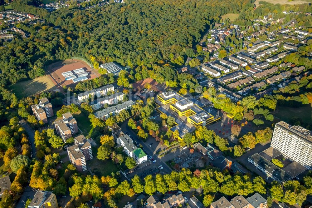 Luftaufnahme Gladbeck - Flüchtlingsheim- und Asylunterkunfts- Container- Siedlung als Behelfsunterkunft in Gladbeck im Bundesland Nordrhein-Westfalen