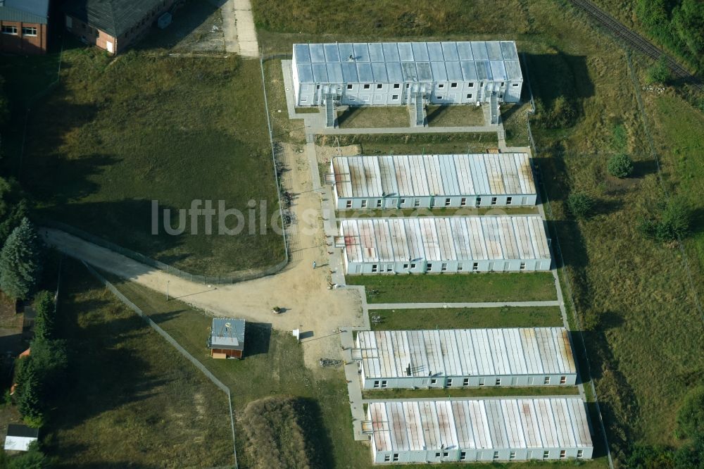 Lüneburg von oben - Flüchtlingsheim- und Asylunterkunfts- Container- Siedlung als Behelfsunterkunft Häcklinger Weg in Lüneburg im Bundesland Niedersachsen