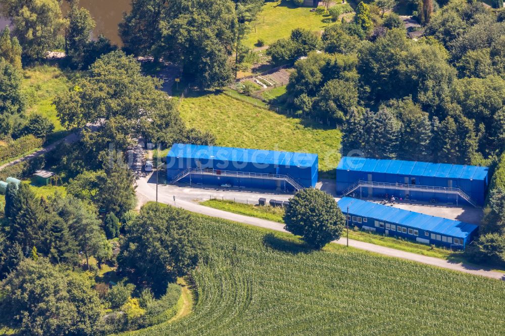 Schermbeck von oben - Flüchtlingsheim- und Asylunterkunfts- Container- Siedlung als Behelfsunterkunft in Schermbeck im Bundesland Nordrhein-Westfalen, Deutschland