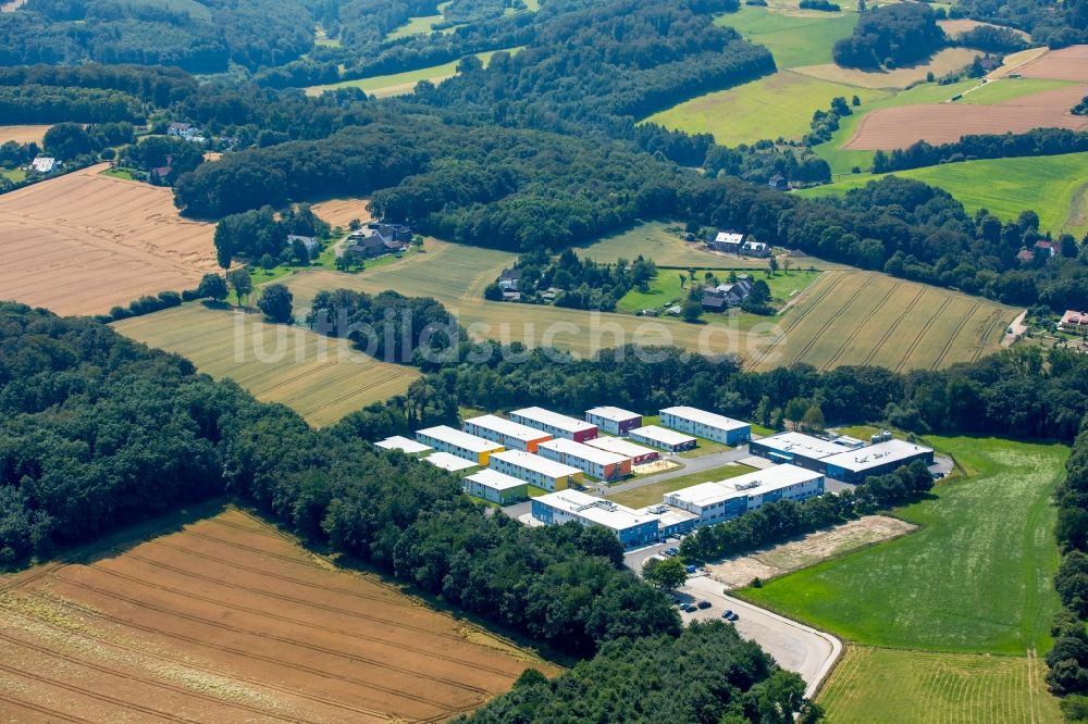 Essen von oben - Flüchtlingsheim- und Asylunterkunfts- Container- Siedlung als Behelfsunterkunft im Stadtteil Heidhausen in Essen im Bundesland Nordrhein-Westfalen