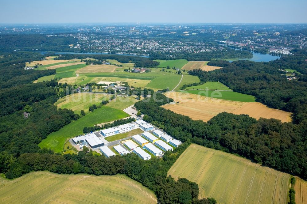 Luftaufnahme Essen - Flüchtlingsheim- und Asylunterkunfts- Container- Siedlung als Behelfsunterkunft im Stadtteil Heidhausen in Essen im Bundesland Nordrhein-Westfalen