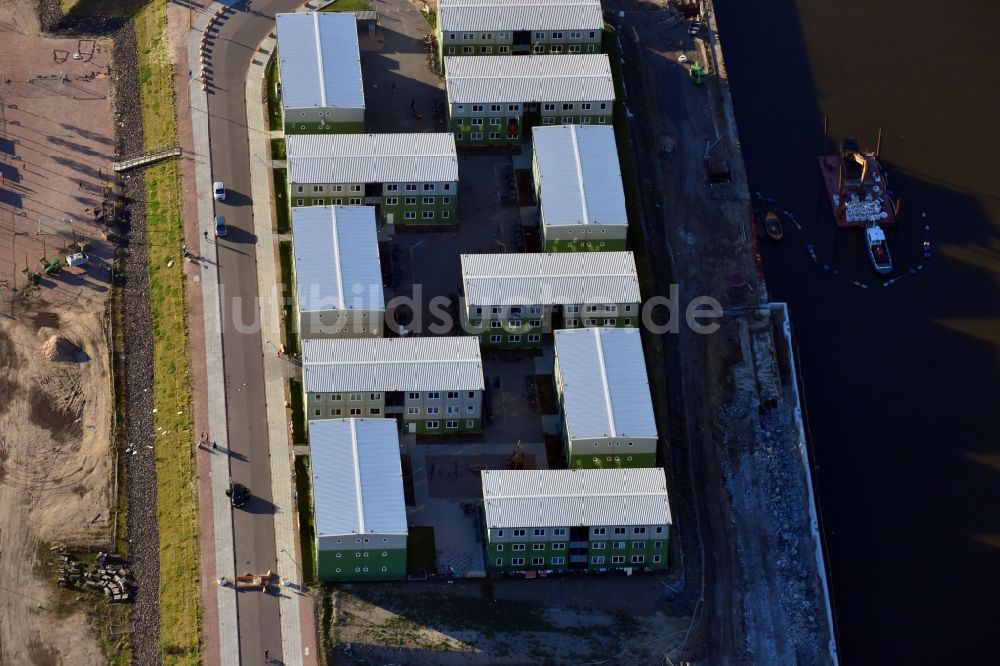 Luftbild Hamburg - Flüchtlingsheim- und Asylunterkunfts- Container- Siedlung als Behelfsunterkunft Versmannstraße im Ortsteil Baakenhafen in Hamburg, Deutschland