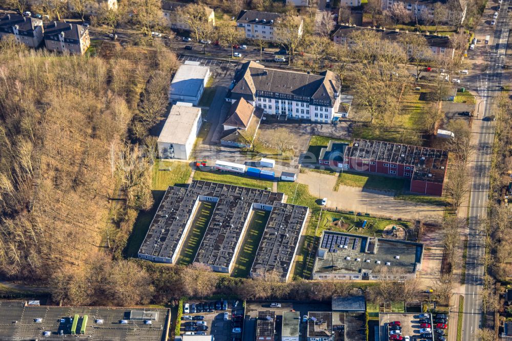 Dortmund von oben - Flüchtlingsheim- und Asylunterkunfts- Container- Siedlung am Entenpoth in Dortmund im Bundesland Nordrhein-Westfalen