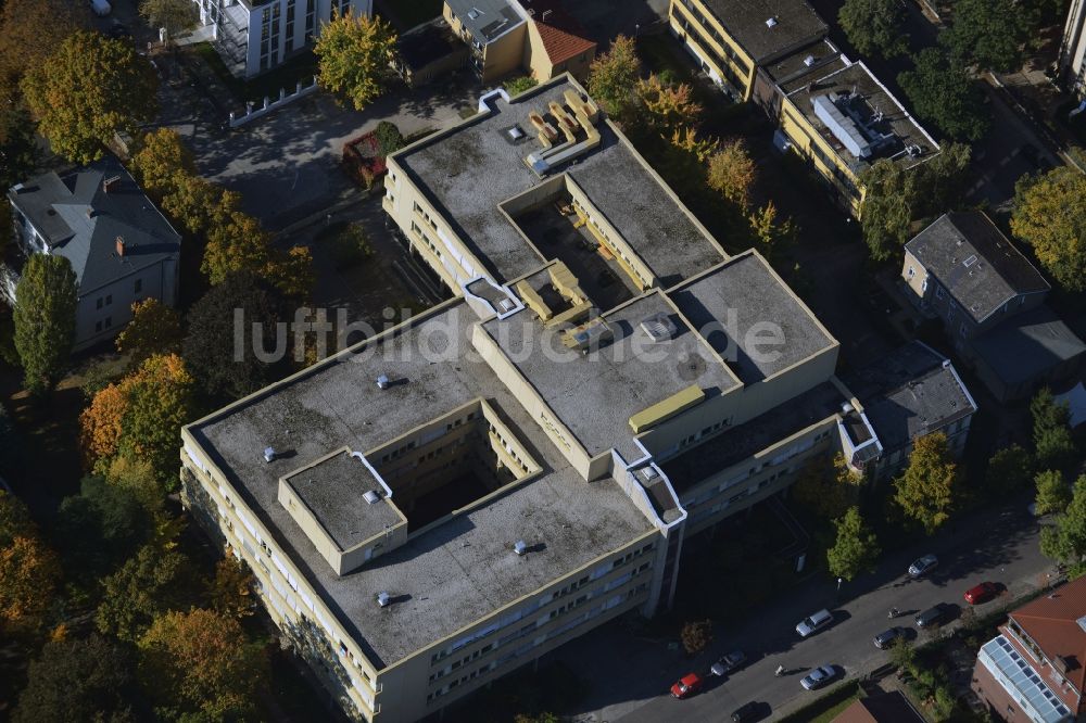 Berlin von oben - Flüchtlingsheim- und Asylunterkunfts- Gebäude in Berlin