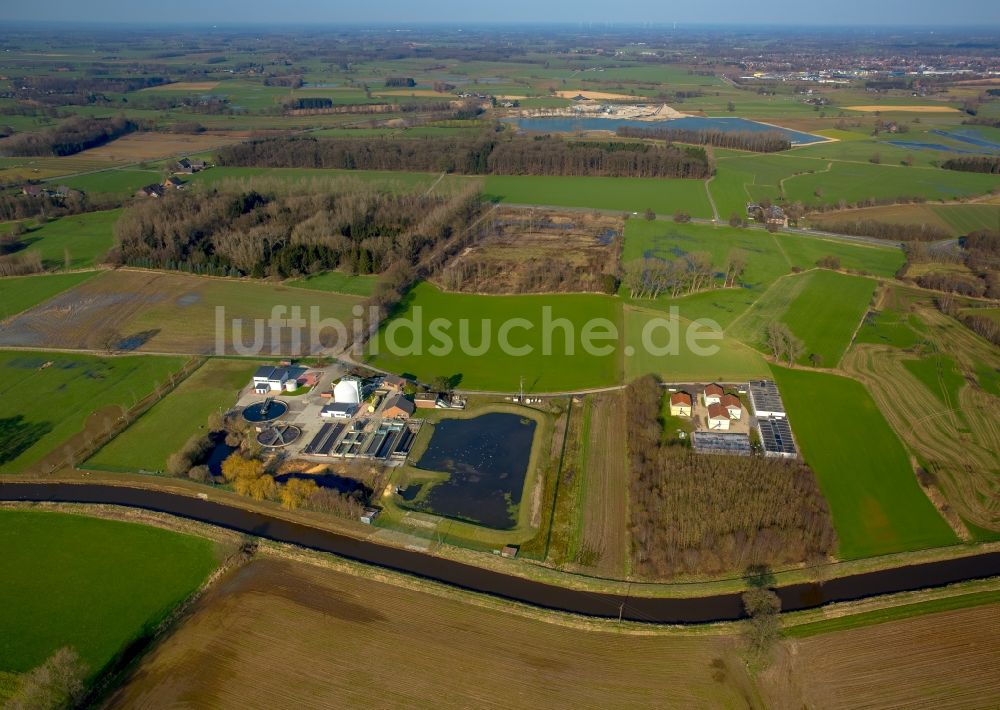 Luftaufnahme Isselburg - Flüchtlingsheim- und Asylunterkunfts- Gebäude und Containerlager Am Wasserwerk in Isselburg im Bundesland Nordrhein-Westfalen