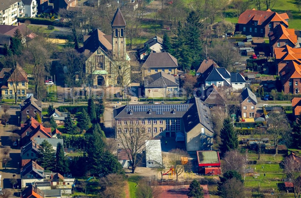 Luftbild Bottrop - Flüchtlingsheim- und Asylunterkunfts- Gebäude in der ehemaligen Albrecht- Dürer- Schule in Bottrop im Bundesland Nordrhein-Westfalen