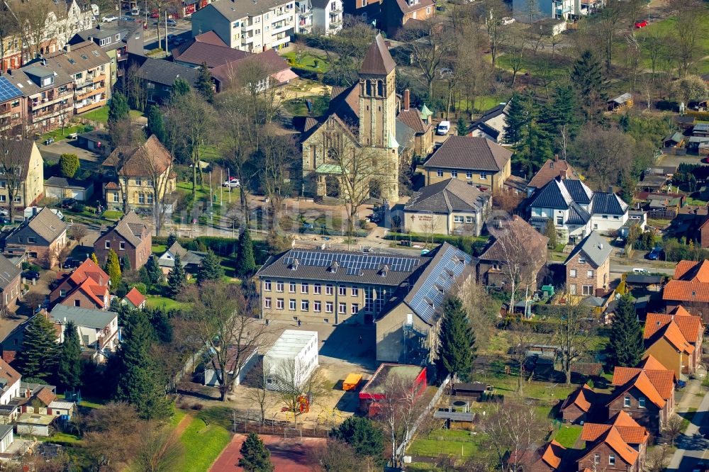 Luftbild Bottrop - Flüchtlingsheim- und Asylunterkunfts- Gebäude in der ehemaligen Albrecht- Dürer- Schule in Bottrop im Bundesland Nordrhein-Westfalen