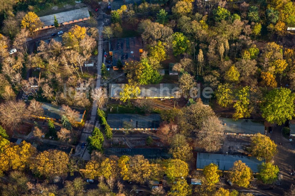 Dinslaken von oben - Flüchtlingsheim- und Asylunterkunfts- Gebäude in den ehemaligen Bergwerksbaracken An der Fliehburg in Dinslaken im Bundesland Nordrhein-Westfalen