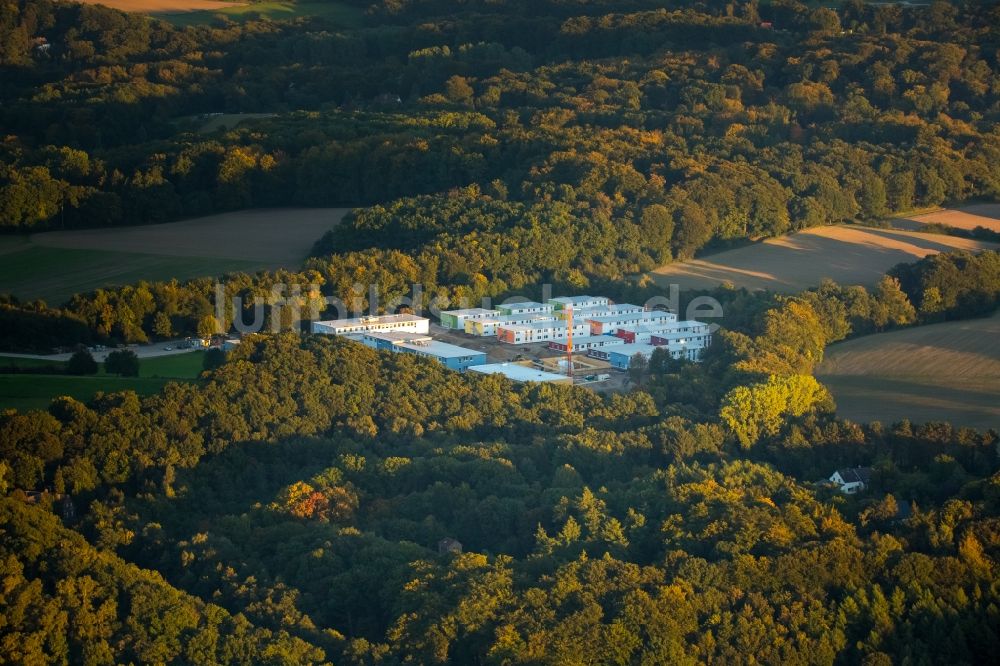 Essen von oben - Flüchtlingsheim- und Asylunterkunfts- Gebäude auf dem Ex-Kutel-Areal in Fischlaken in Essen im Bundesland Nordrhein-Westfalen