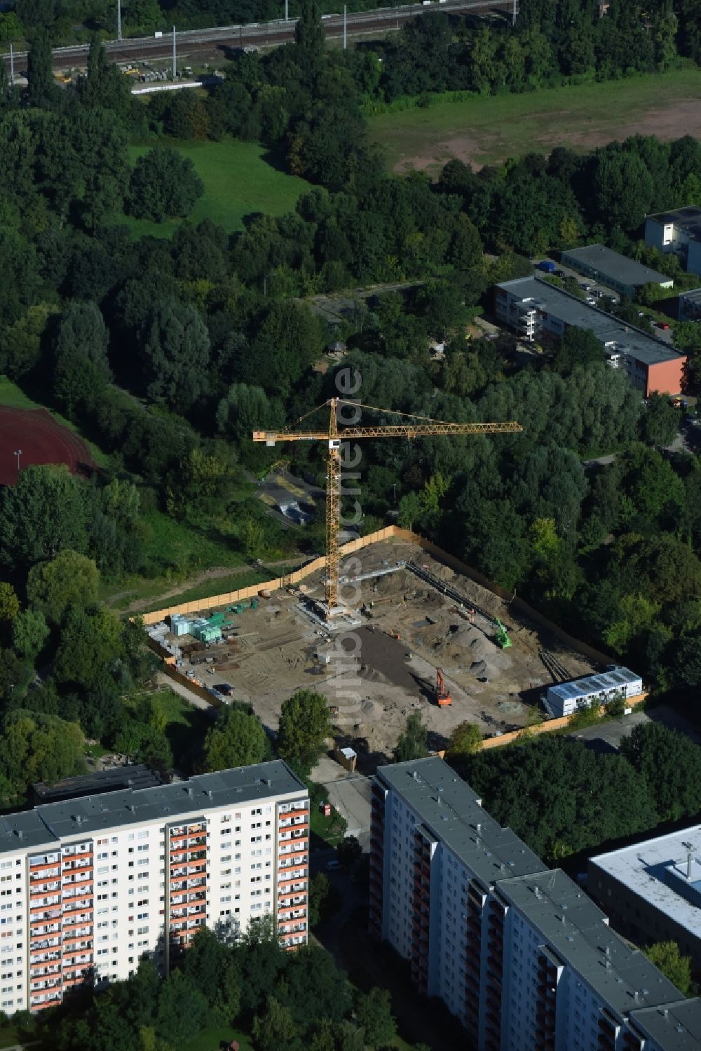 Berlin aus der Vogelperspektive: Flüchtlingsheim- und Asylunterkunfts- Gebäude Modulare Unterkunft zur Flüchtlingsunterbringung MUF an der Wolfgang-Heinz-Straße im Stadtteil Buch im Bezirk Pankow in Berlin