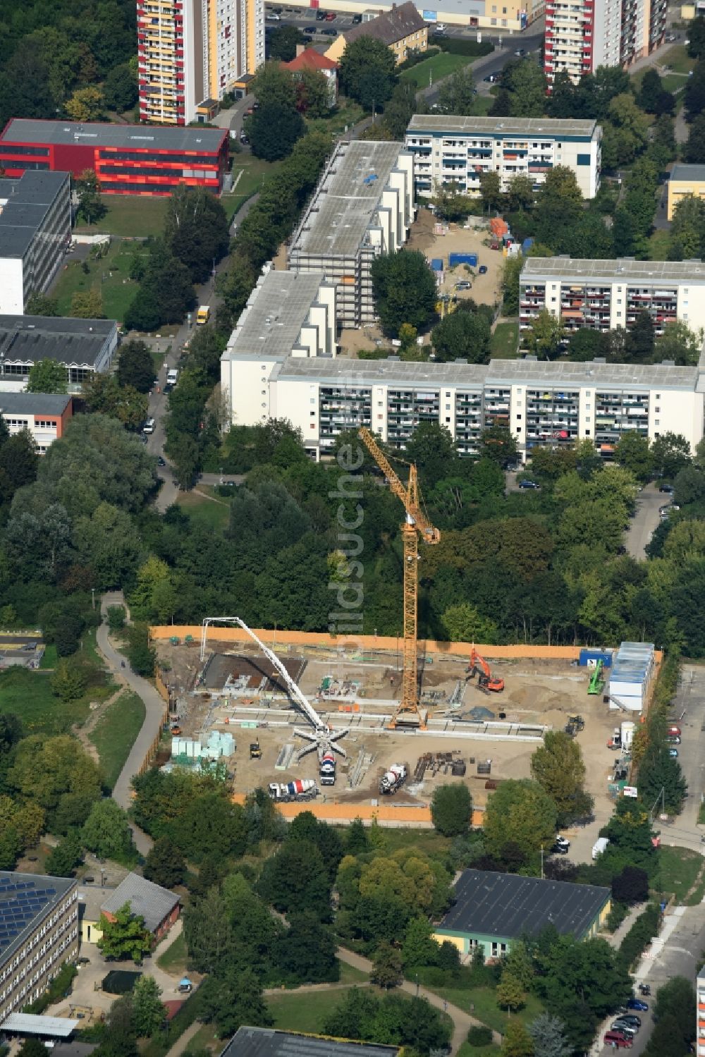 Berlin aus der Vogelperspektive: Flüchtlingsheim- und Asylunterkunfts- Gebäude Modulare Unterkunft zur Flüchtlingsunterbringung MUF an der Wolfgang-Heinz-Straße im Stadtteil Buch im Bezirk Pankow in Berlin