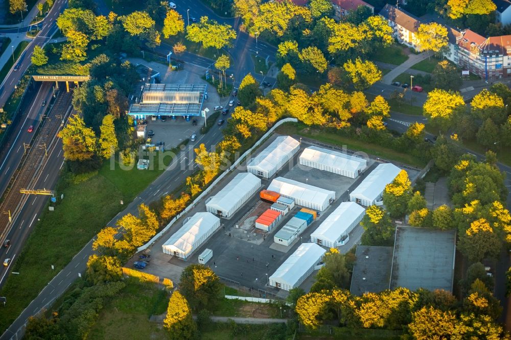 Luftbild Essen - Flüchtlingsheim- und Asylunterkunfts- Gebäude an der Planckstraße in Essen im Bundesland Nordrhein-Westfalen